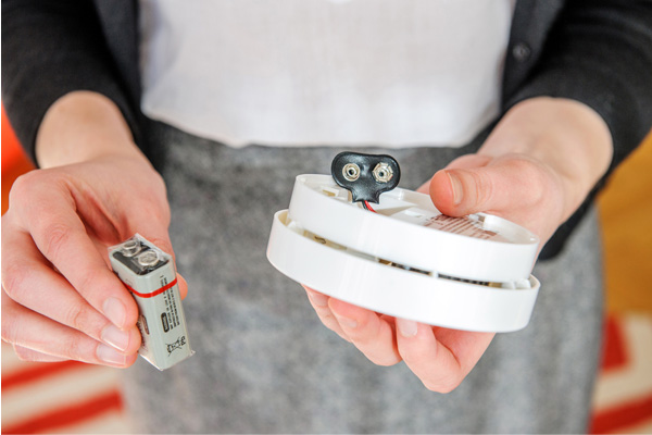 replacing batteries in smoke detector