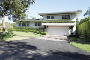 image of a 2-story suburban home depicting balanced temperatures and hvac airflow