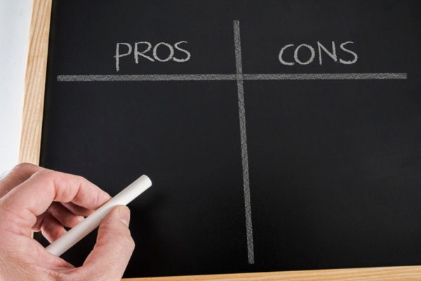 pros and cons written on a chalkboard depicting ductless heat pumps vs ductless air conditioners