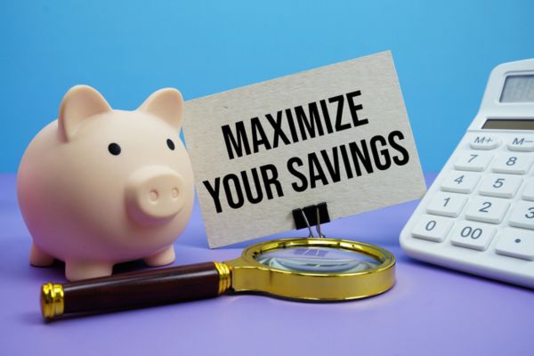 piggy bank beside a note that says maximize your savings